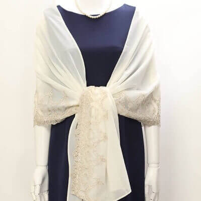 ベージュの刺繍入りシフォンストールのサムネイル画像