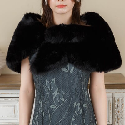 ブラックのフェイクファーショール | C-4048
