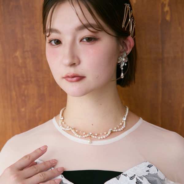 ゴールドのパールスカラップネックレスの商品画像3