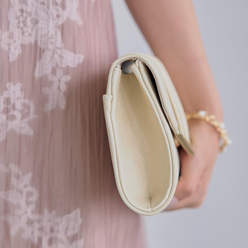 ベージュのマットフェイクレザーバッグの商品画像2