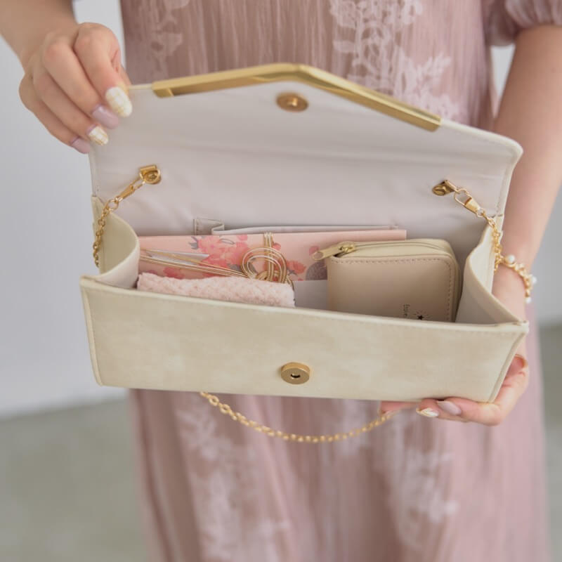 ベージュのマットフェイクレザーバッグの商品画像4