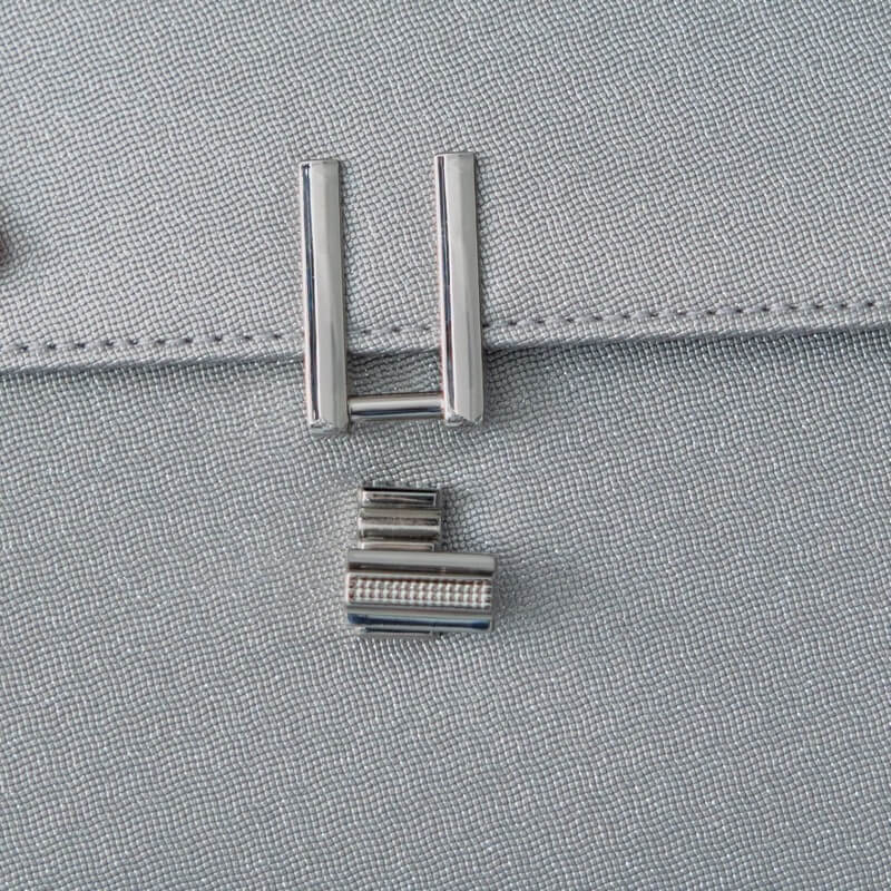 グレーのメタルバングルバッグの商品画像5