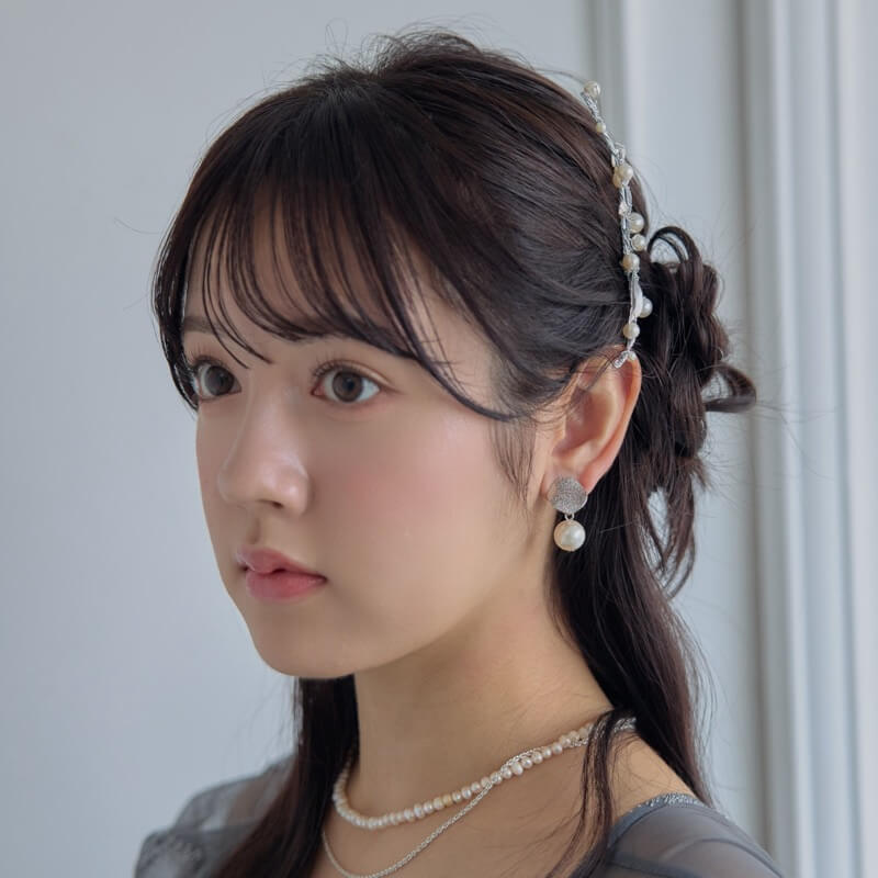 シルバーのマットプレートパールイヤリングの商品画像2