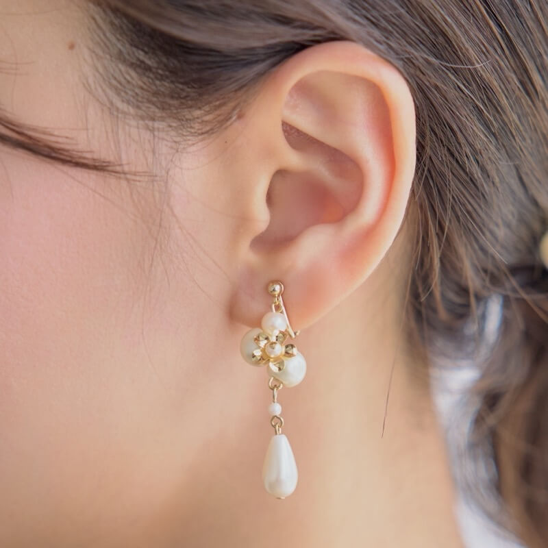 ゴールドのミニフラワーパールイヤリングの商品画像3