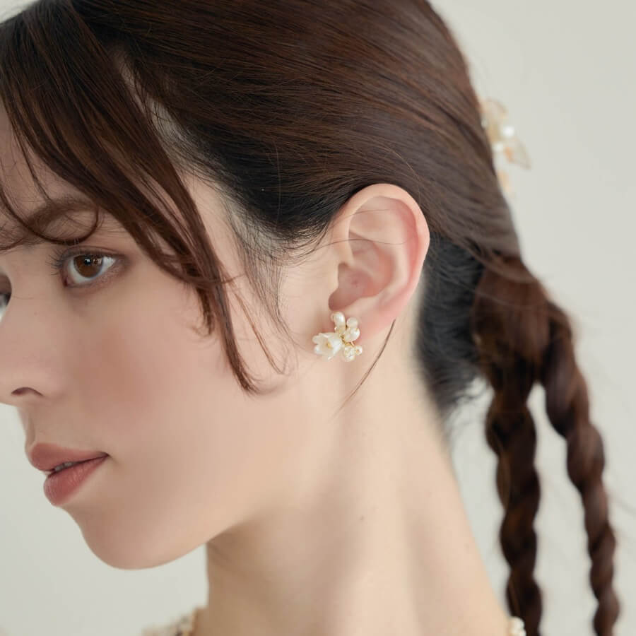 ゴールドのスノーフレークイヤリングの商品画像2