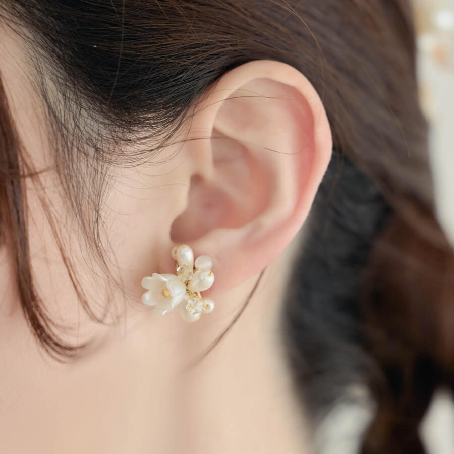 ゴールドのスノーフレークイヤリングの商品画像3