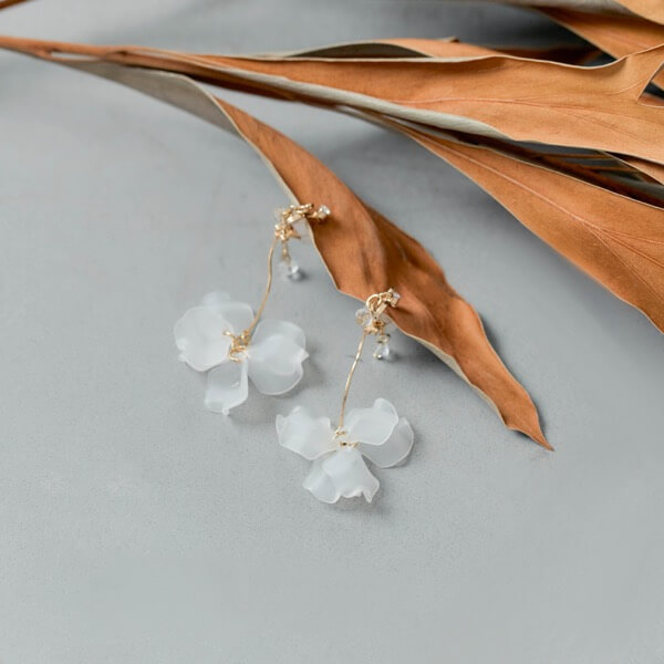 ゴールドのシアーフラワーイヤリング | I-0082