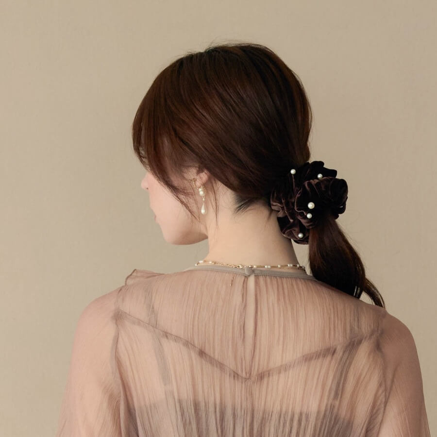 ブラウンのパールベロアシュシュの商品画像2