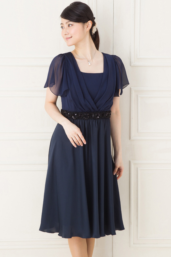 袖ありウエストスパンコール飾りの濃紺ジョーゼットミニドレスの商品画像4