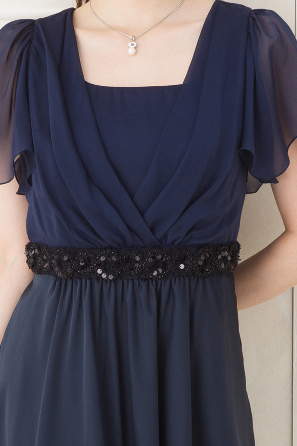 袖ありウエストスパンコール飾りの濃紺ジョーゼットミニドレスの商品画像5