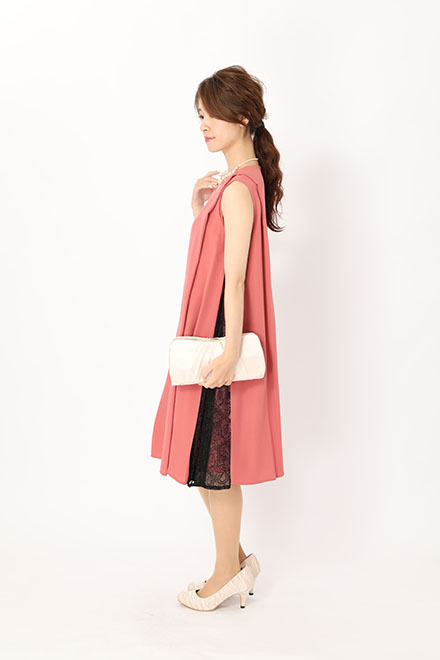 コーラルピンクのサイドレースドレスの商品画像3