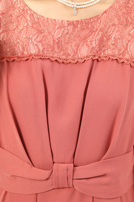 コーラルピンクのウエストリボン切り替えドレスの商品画像9