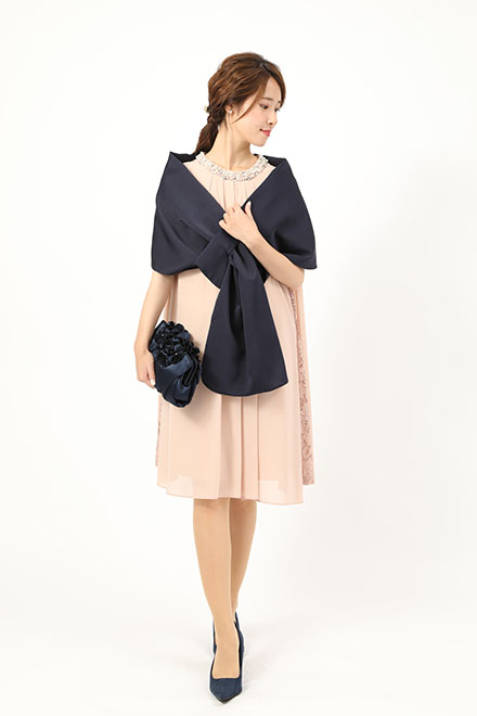 ピンクベージュのビジューネックドレスの商品画像5