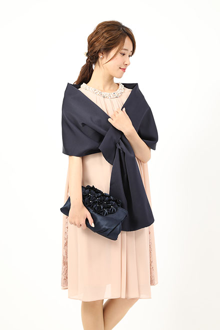 ピンクベージュのビジューネックドレスの商品画像6