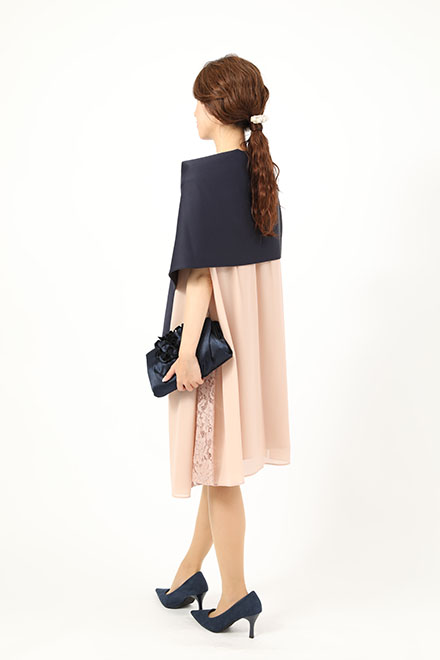ピンクベージュのビジューネックドレスの商品画像7