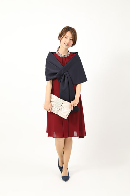 ワインレッドのビジューネックドレスの商品画像5