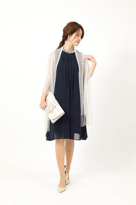 ネイビーのビジューネックドレスの商品画像5