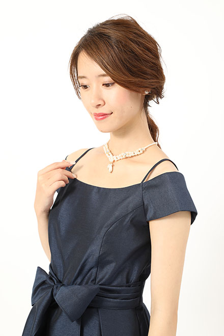 ネイビーのオフショルダードレスの商品画像8
