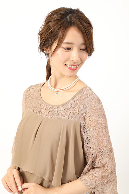 ベージュのレース袖ロングドレスの商品画像5