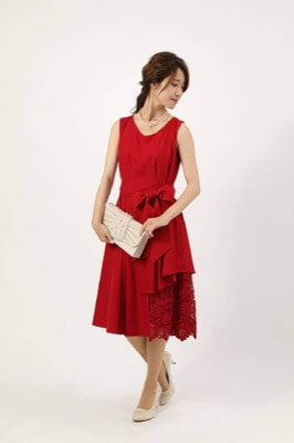 赤のウエストリボン付きアシンメトリーレースドレスのレンタルドレス
