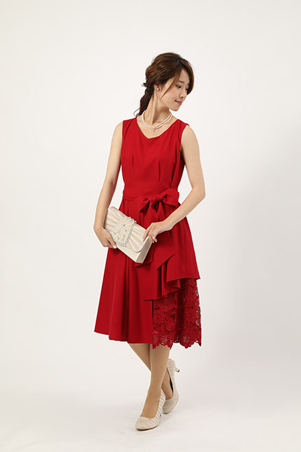 赤のウエストリボン付きアシンメトリーレースドレスの商品画像1