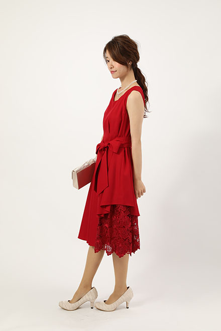赤のウエストリボン付きアシンメトリーレースドレスの商品画像3