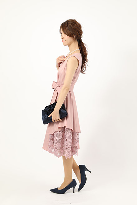 ピンクのウエストリボン付きアシンメトリーレースドレスの商品画像3