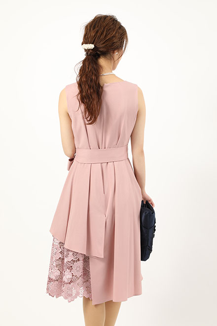 ピンクのウエストリボン付きアシンメトリーレースドレスの商品画像4