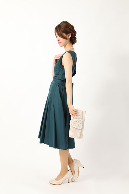 グリーンのウエストリボンクロスドレスの商品画像3