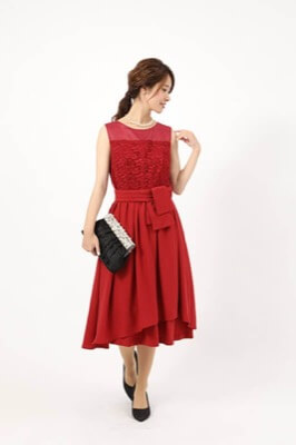 赤のパニエ付きＡラインドレスのレンタルドレス