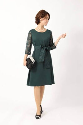グリーンの袖付きシンプルドレスのレンタルドレス