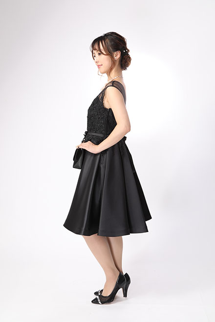 黒の刺繍ミニドレスの商品画像3