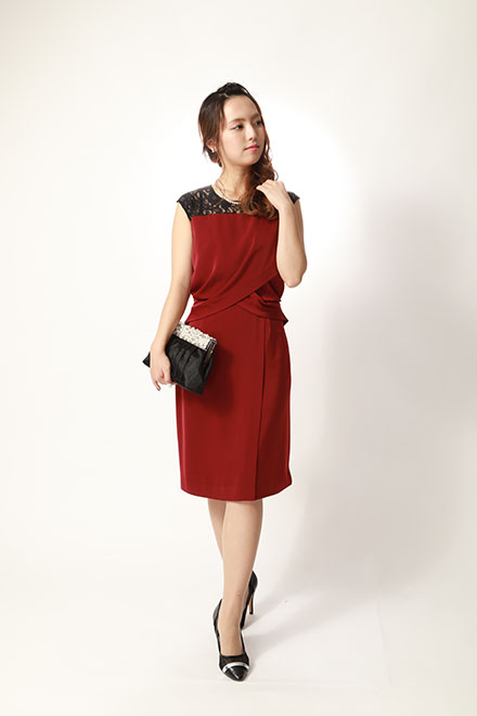 ワインレッドのデコルテレースタイトドレスの商品画像1
