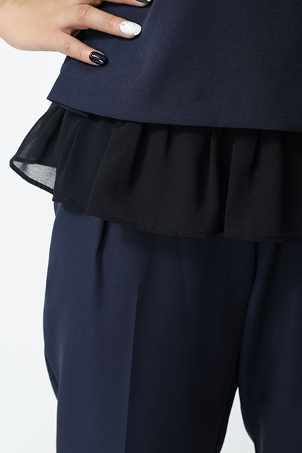 ネイビーの裾シフォントップス付きパンツドレスの商品画像9