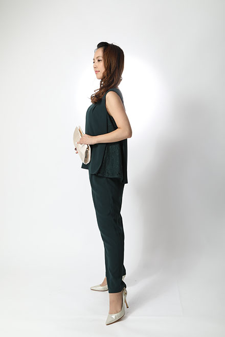 ダークグリーンのサイドレーストップス付きパンツドレスの商品画像3