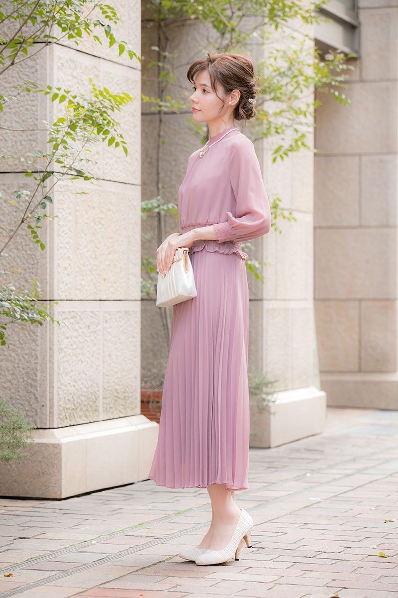 ピンクの袖付きロングプリーツドレスの商品画像3