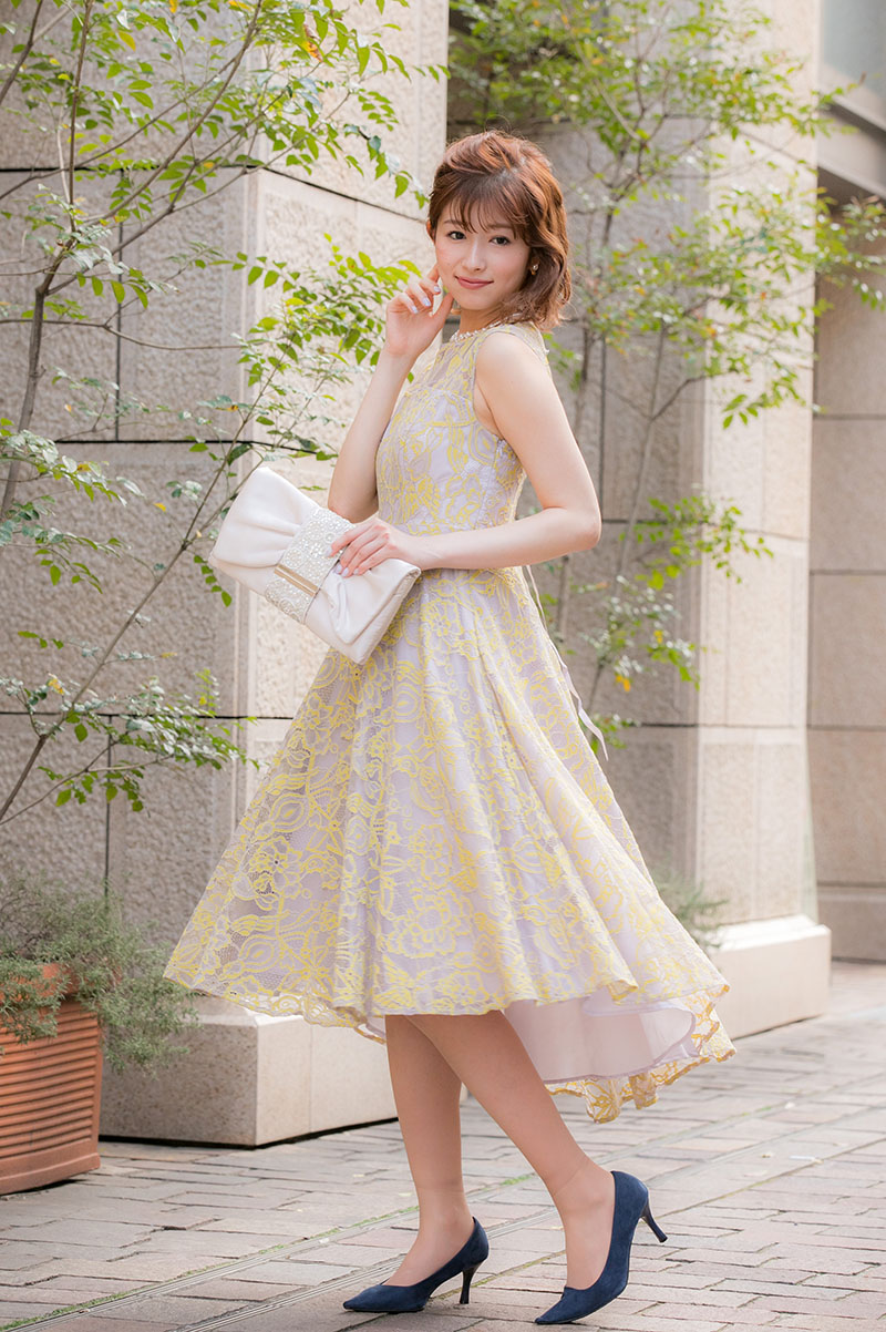 ベージュ×イエローの花柄レースドレスの商品画像4
