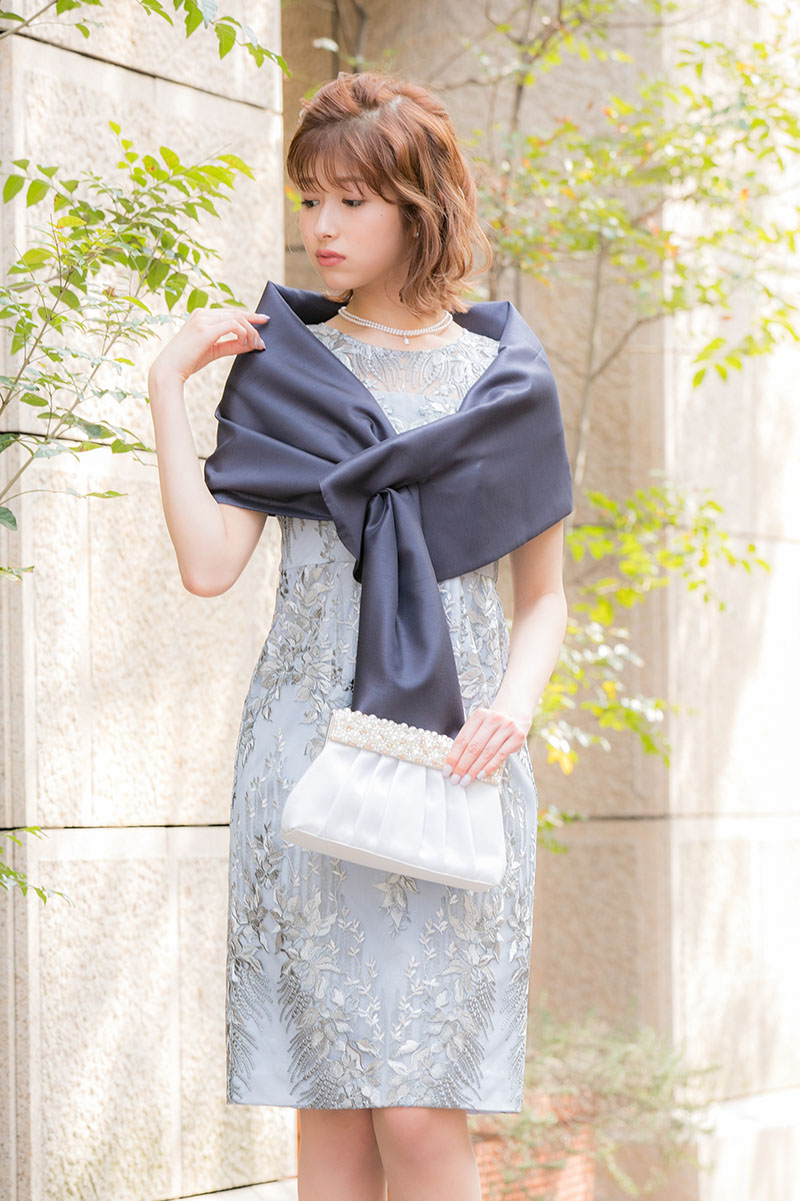 ブルーグレーの刺繍チュールタイトドレスの商品画像2