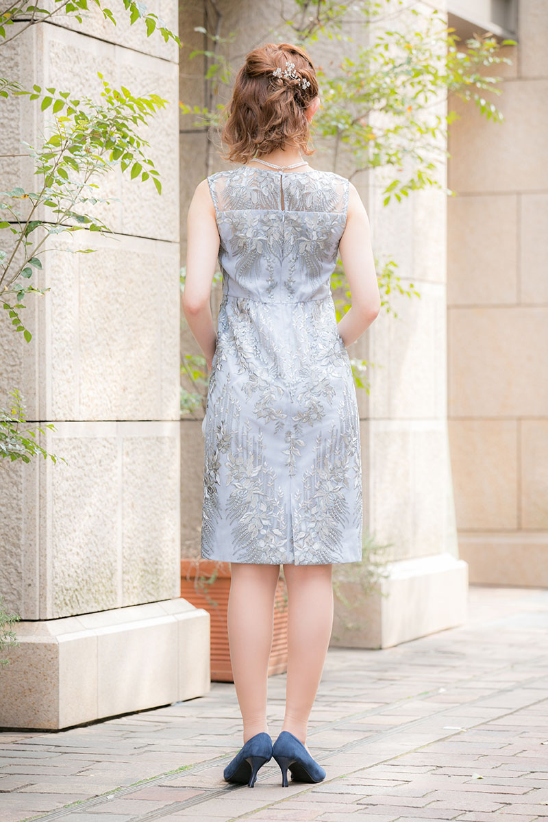 ブルーグレーの刺繍チュールタイトドレスの商品画像7