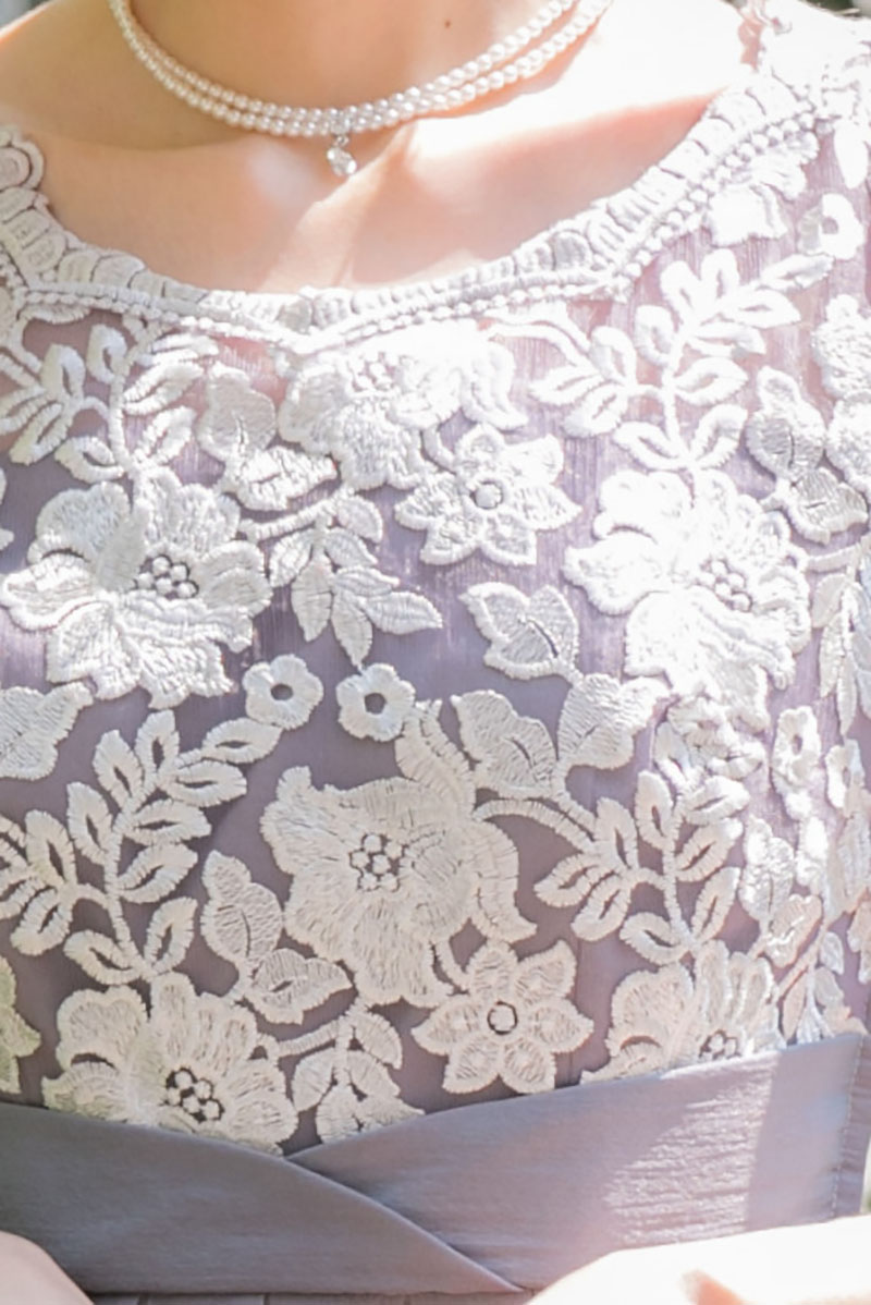 ライトグレーの刺繍入りオーガンジードレスの商品画像8