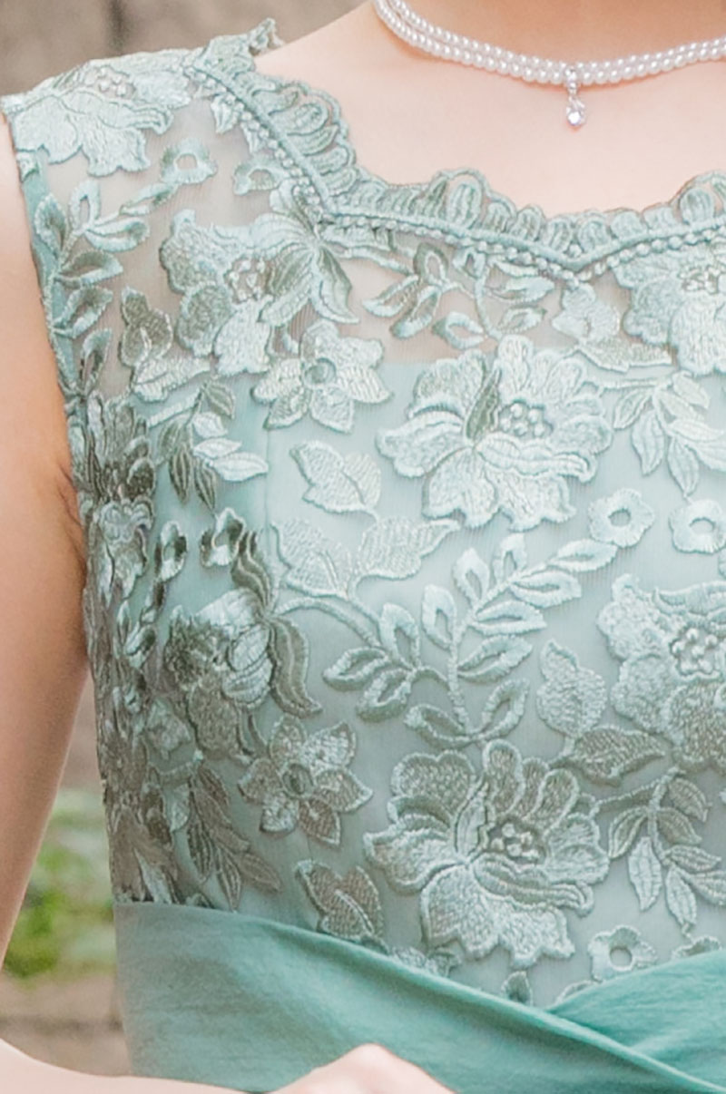 ライトカーキの刺繍入りオーガンジードレスの商品画像8