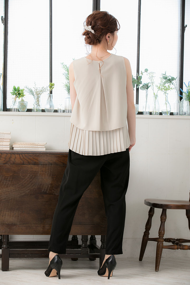 ベージュ×黒のバックプリーツトップス付きパンツドレスの商品画像4