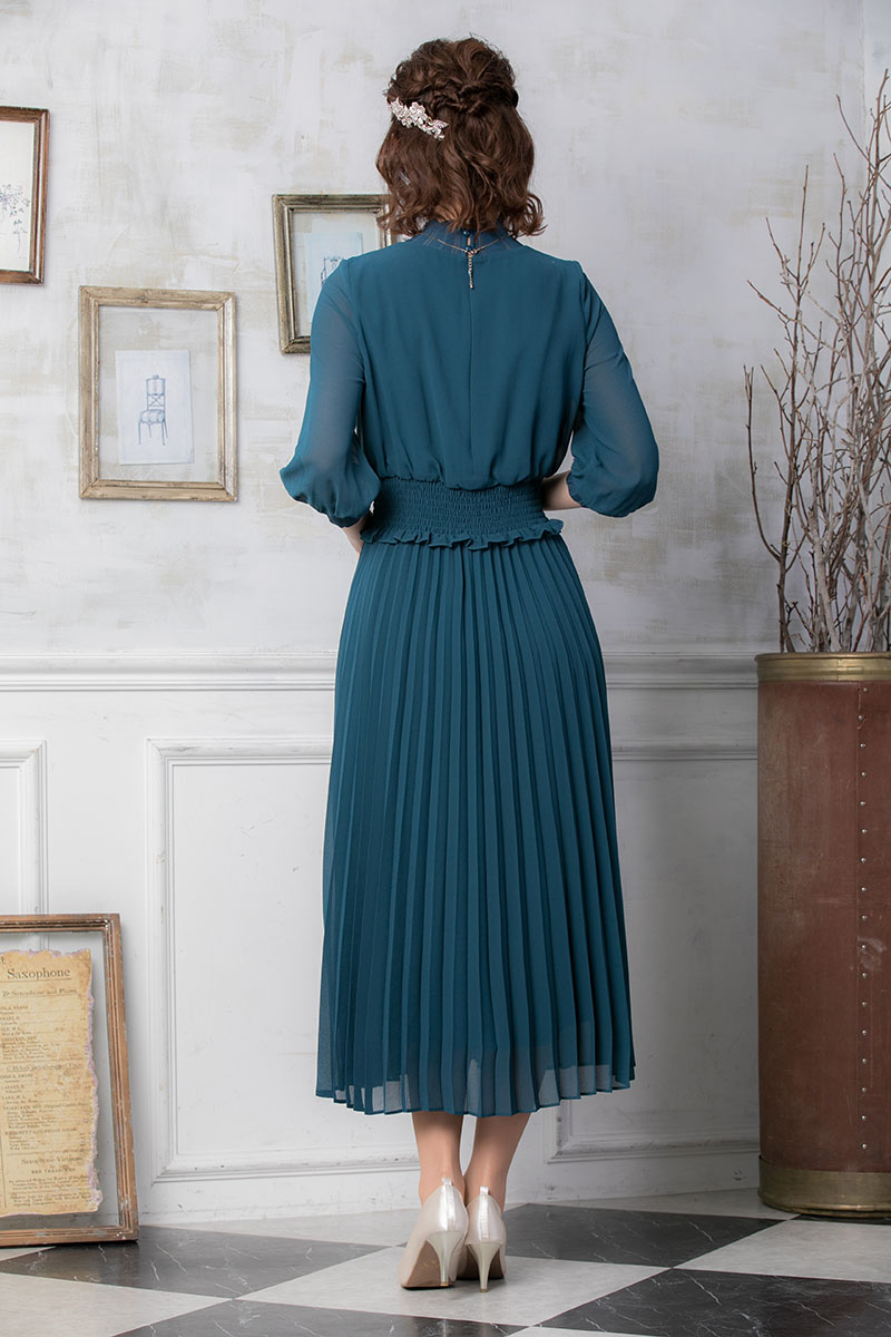 ダークグリーンの袖付きロングプリーツドレスの商品画像4
