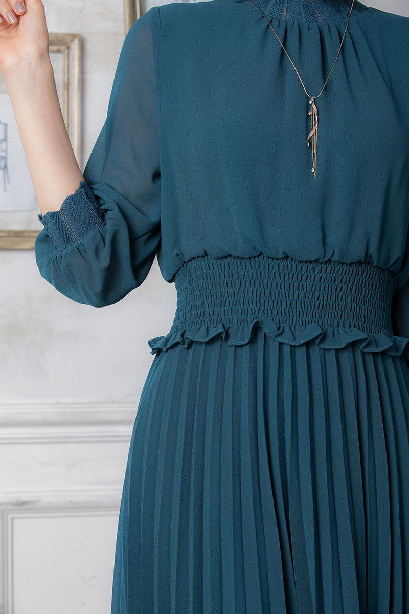 ダークグリーンの袖付きロングプリーツドレスの商品画像5