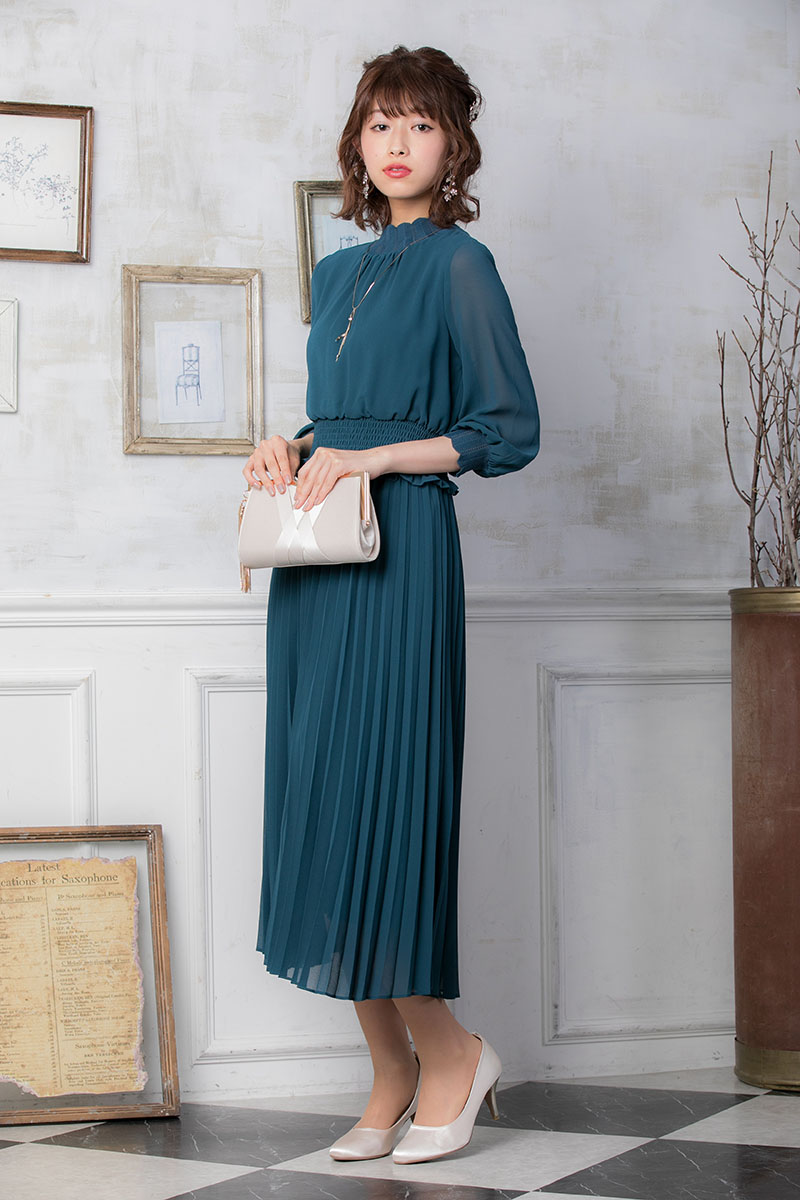 ダークグリーンの袖付きロングプリーツドレスの商品画像6
