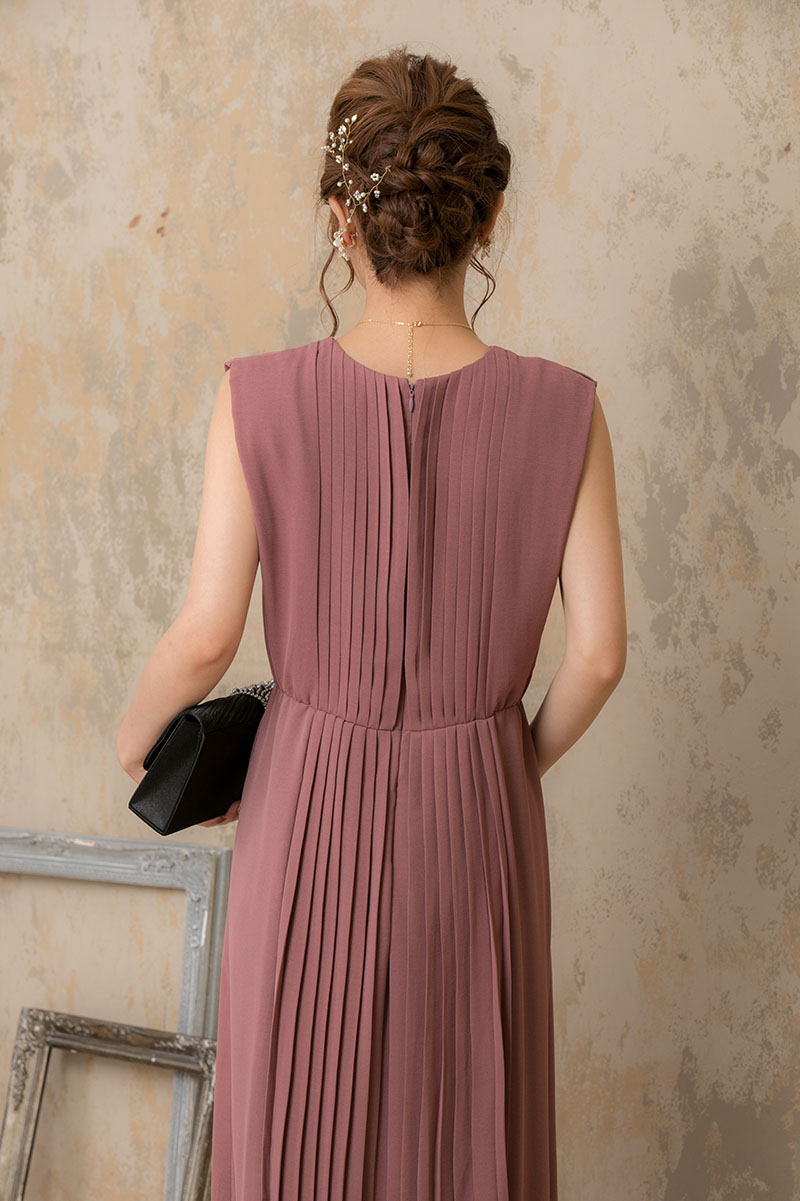 プラムピンクのIラインプリーツドレスの商品画像4