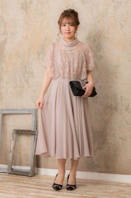 ピンクベージュのロールカラー袖付きドレスのサムネイル画像