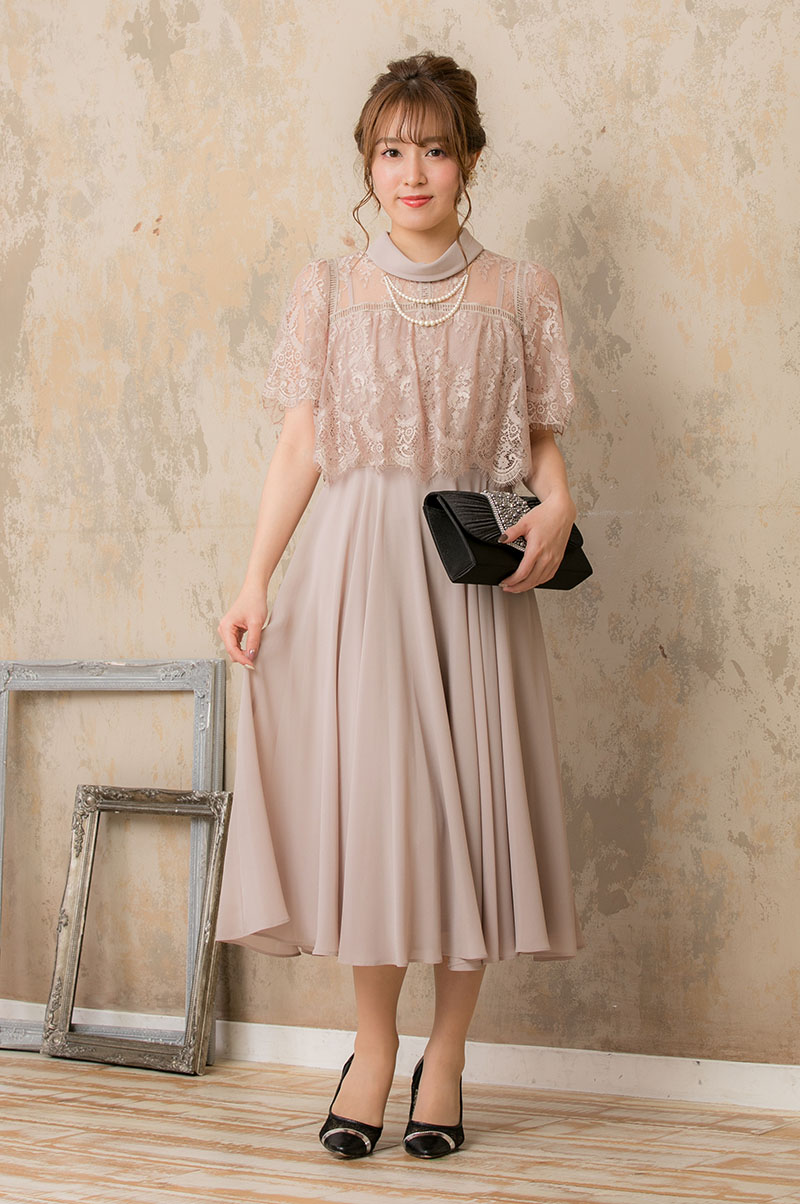 ピンクベージュのロールカラー袖付きドレスの商品画像1