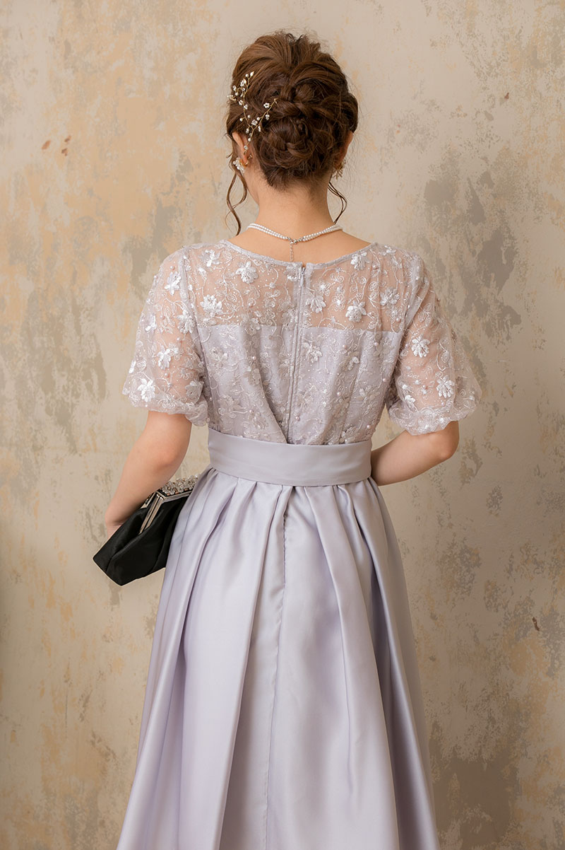 シルバーのパール付きバルーンスリーブドレスの商品画像4