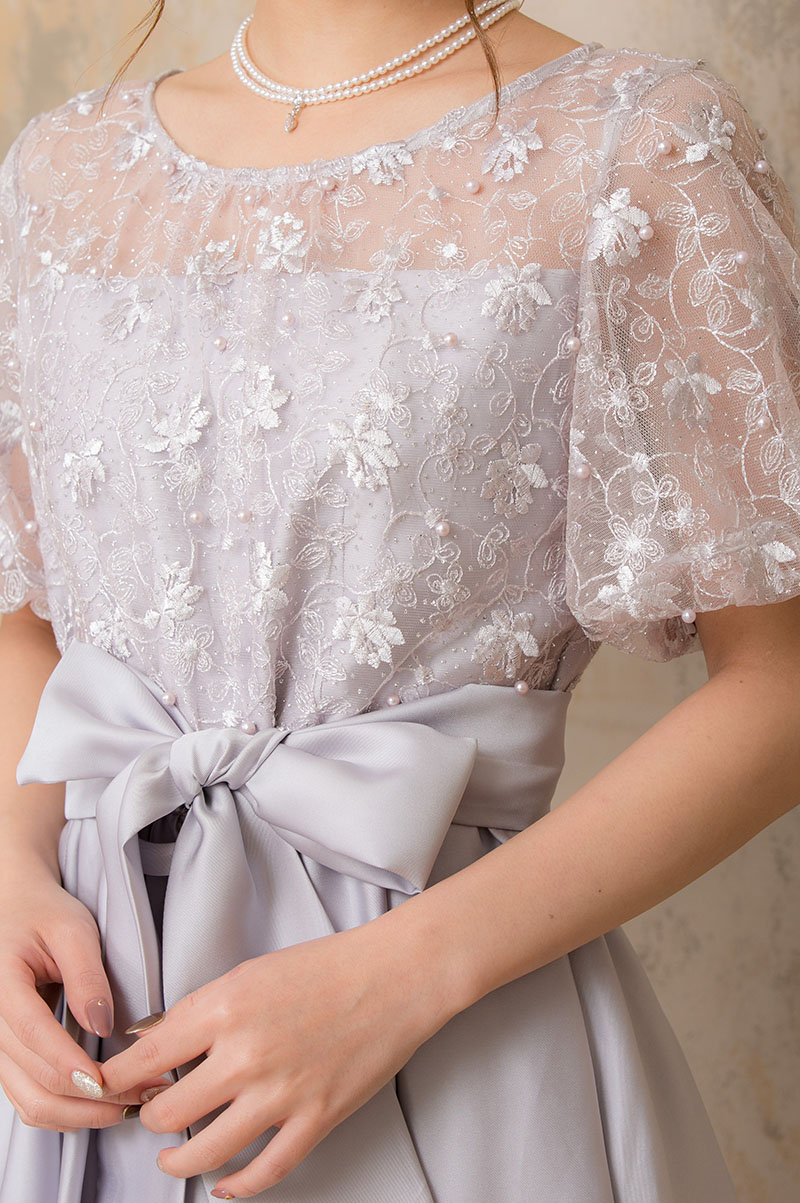 シルバーのパール付きバルーンスリーブドレスの商品画像5